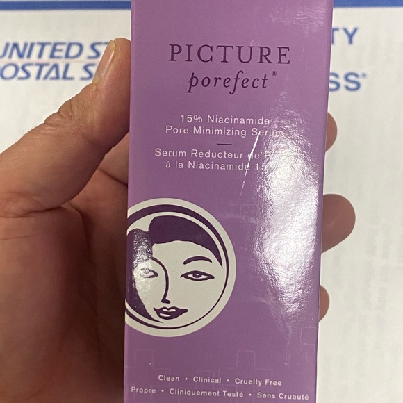 PICTURE
porefect
15% Niacinamide
Pore Minimizing Serum - Picture 2 of 5
